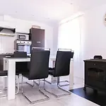 Obi, Valbandon شقة